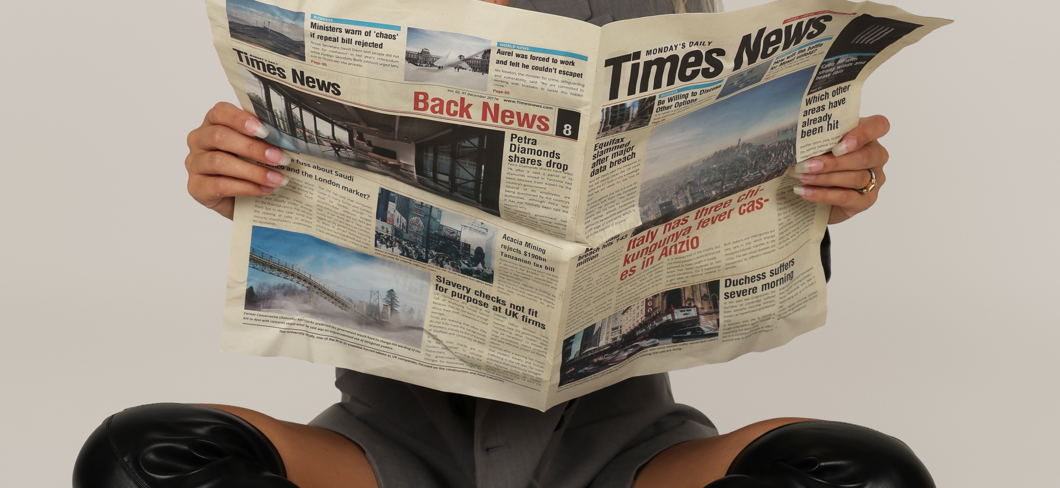 Krant Times News van dichtbij, redactioneel beeld Muse Studio